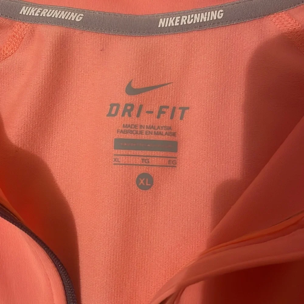 Nike Dri-Fit - Picture 3 of 3